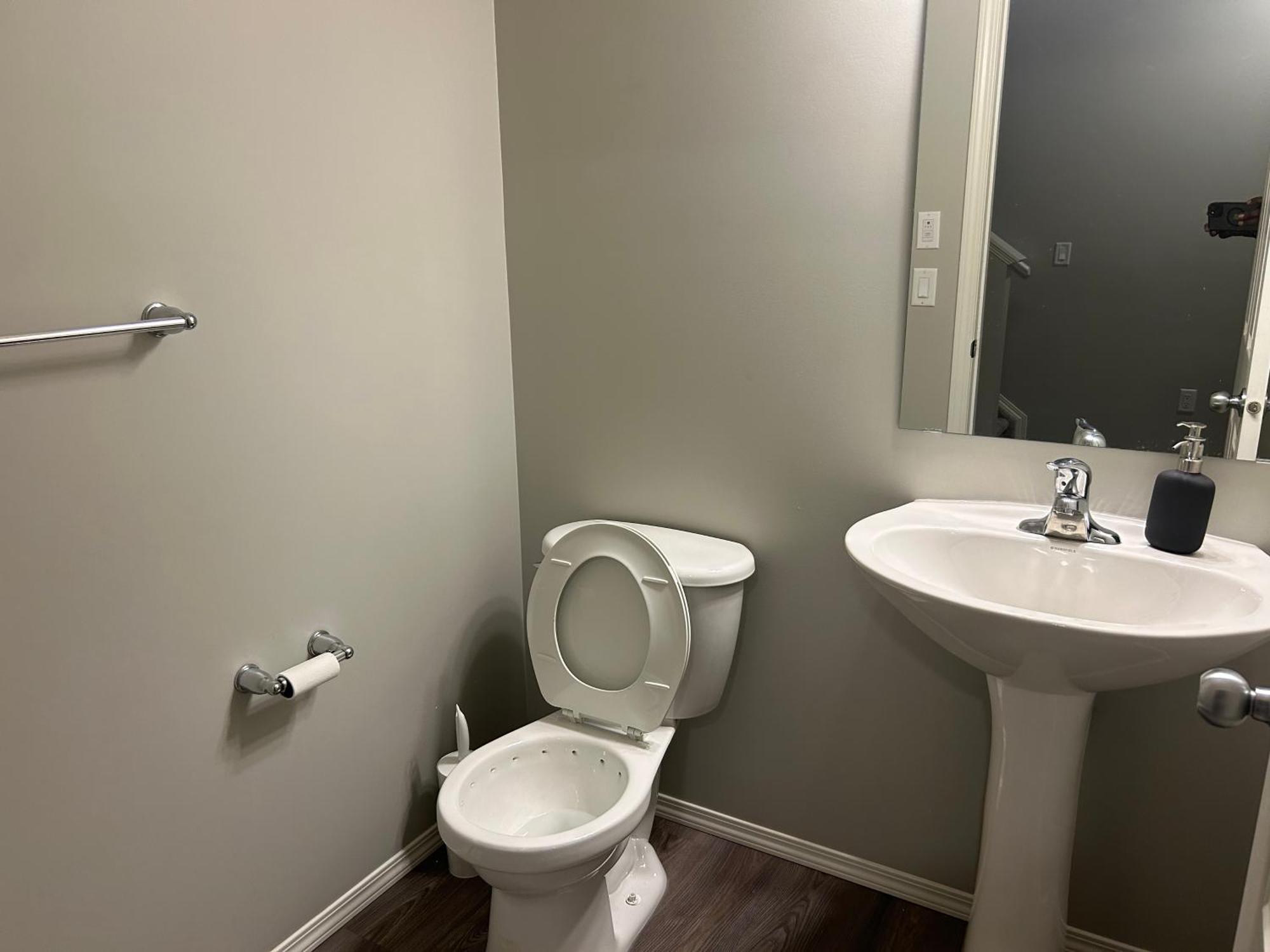 Guest house Bedroom Sw Hwy 2 Near Yeg Edmonton